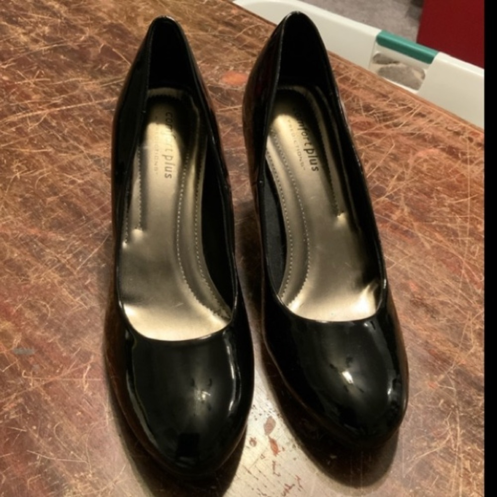 Comfort Plus Predictions Heels- Black - Size 7 1/2